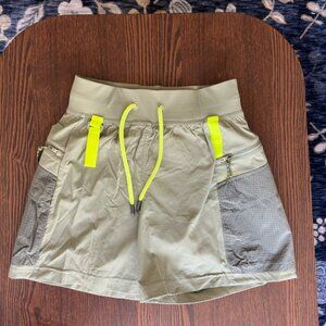 Lululemon Multi-Pocket Cargo High-Rise Hiking Short 5"